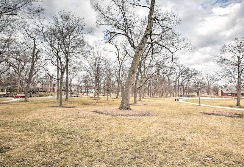 Home W/ Office + Yard: 25 Mi To Downtown Chicago!