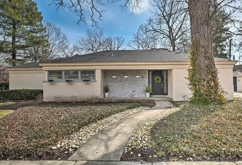 Home W/ Office + Yard: 25 Mi To Downtown Chicago!