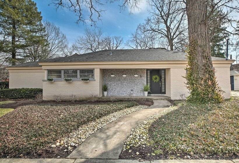 Home W/ Office + Yard: 25 Mi To Downtown Chicago!