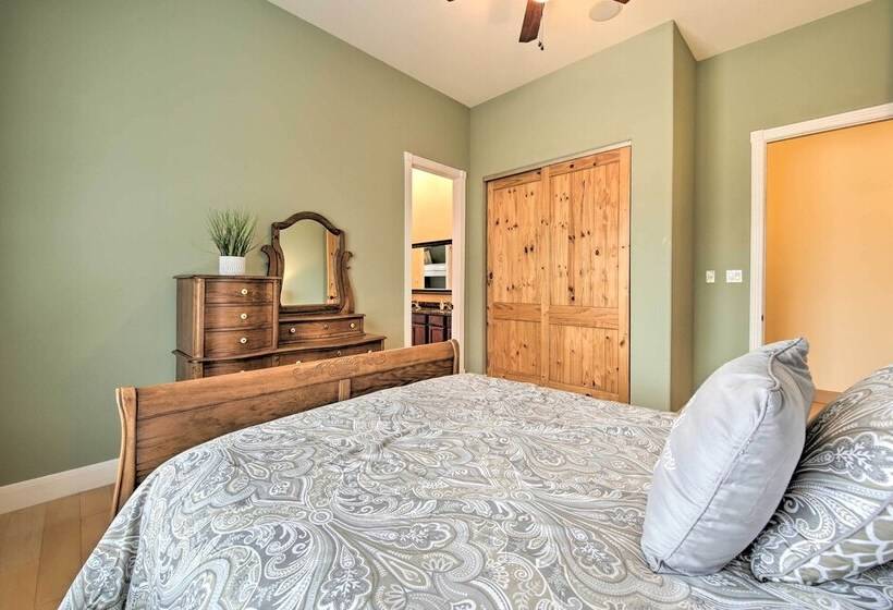 Lakeview Escape W/ Hot Tub, 1 Mi To Canyon Lake