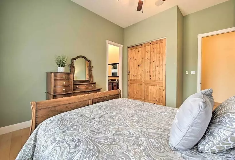 Lakeview Escape W/ Hot Tub, 1 Mi To Canyon Lake