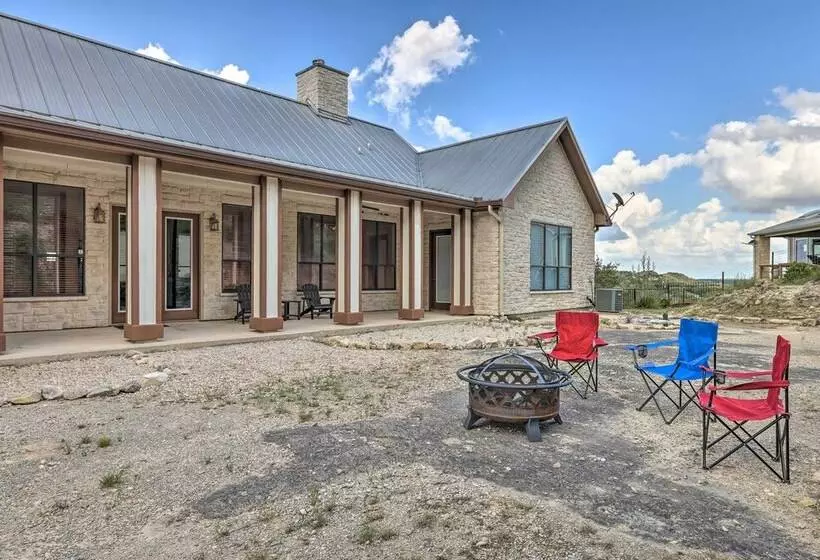 Lakeview Escape W/ Hot Tub, 1 Mi To Canyon Lake