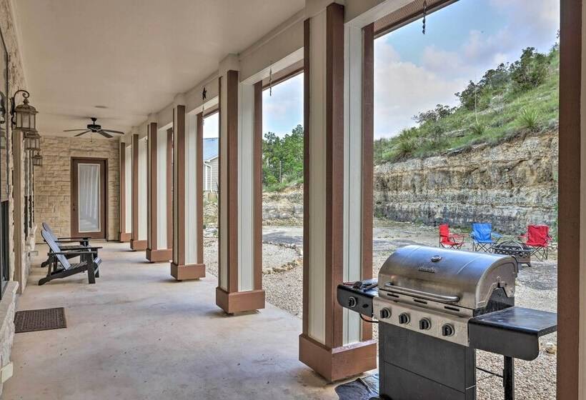 Lakeview Escape W/ Hot Tub, 1 Mi To Canyon Lake