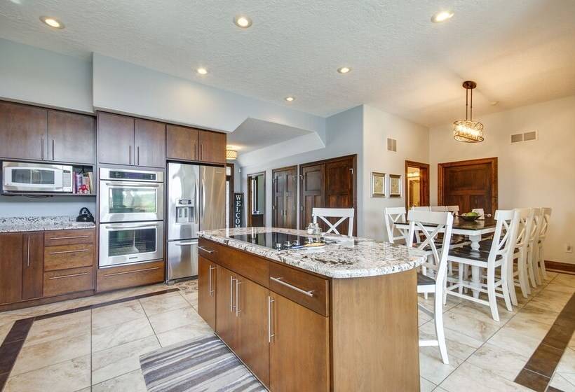 Boat Dock & Kayaks: Luxury Lake Of The Ozarks Home