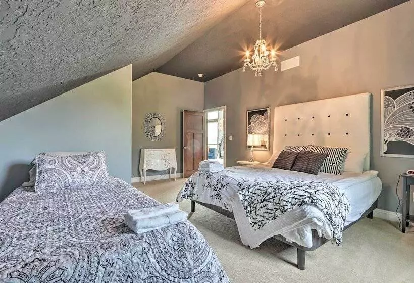 Boat Dock & Kayaks: Luxury Lake Of The Ozarks Home