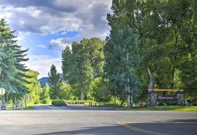 Modern Dalton Ranch Golf Club Home W/ Mtn View