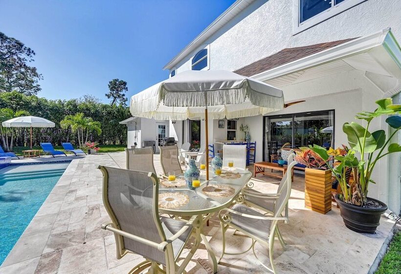 Modern Naples Oasis W/ Saltwater Pool & Jacuzzi!