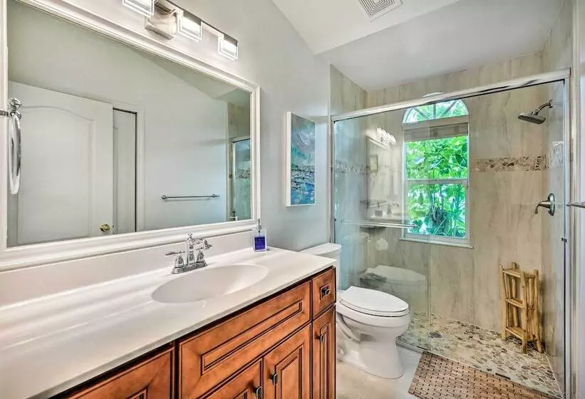 Modern Naples Oasis W/ Saltwater Pool & Jacuzzi!