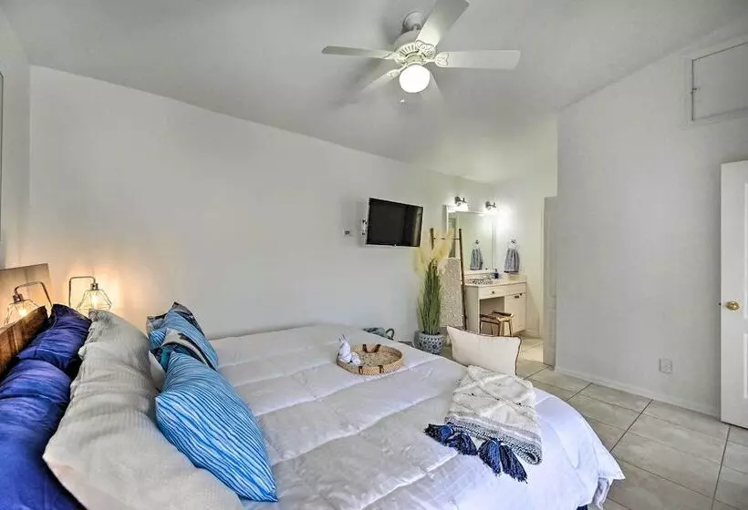 Modern Naples Oasis W/ Saltwater Pool & Jacuzzi!