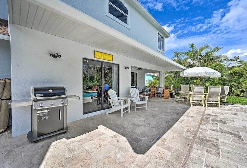 Modern Naples Oasis W/ Saltwater Pool & Jacuzzi!