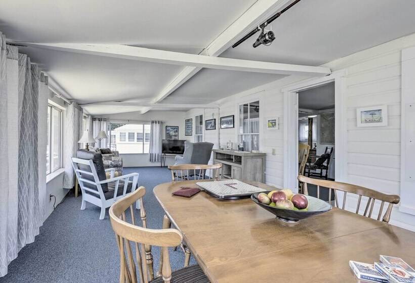 Plum Island Retreat ~ 1 Block Walk To Beach!