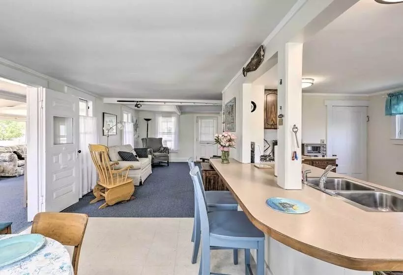 Plum Island Retreat ~ 1 Block Walk To Beach!
