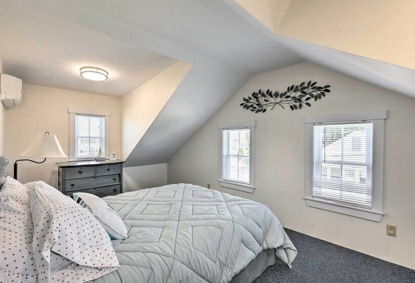 Plum Island Retreat ~ 1 Block Walk To Beach!