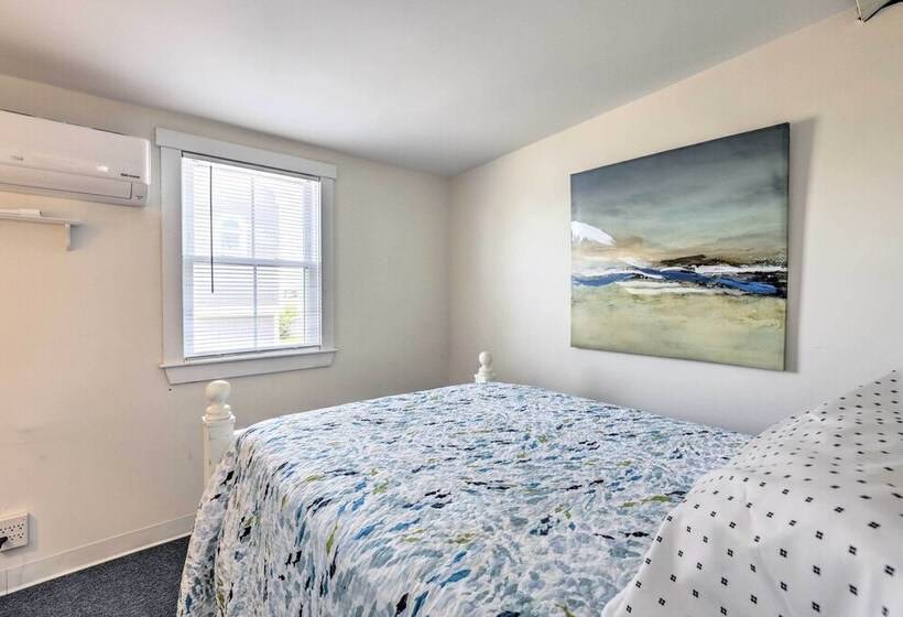 Plum Island Retreat ~ 1 Block Walk To Beach!