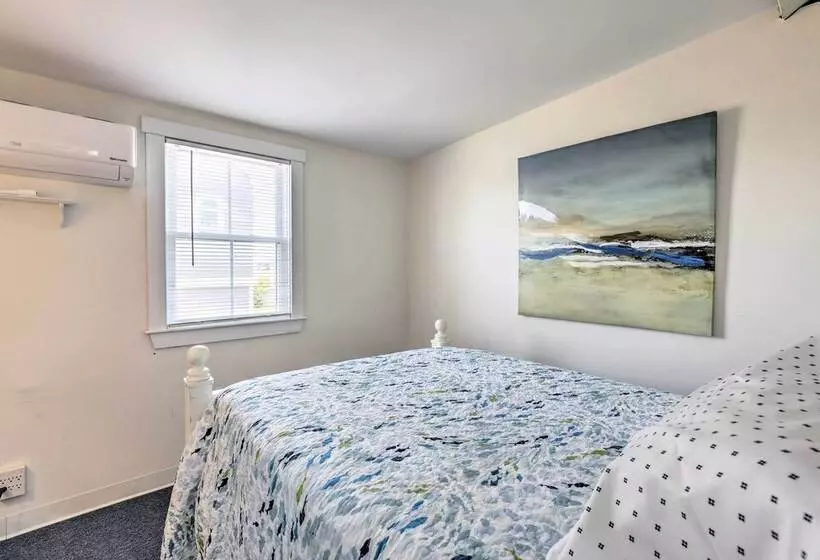 Plum Island Retreat ~ 1 Block Walk To Beach!