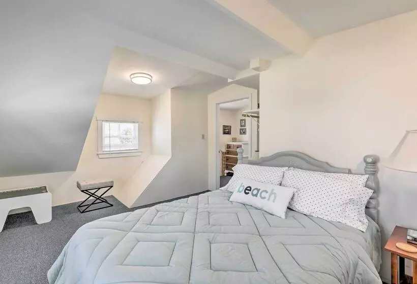 Plum Island Retreat ~ 1 Block Walk To Beach!
