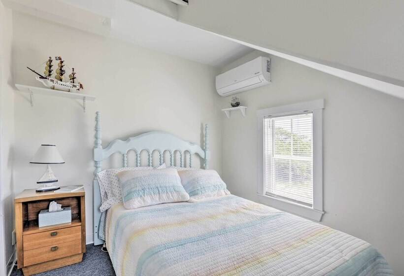 Plum Island Retreat ~ 1 Block Walk To Beach!