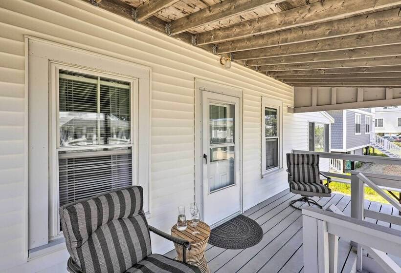Plum Island Retreat ~ 1 Block Walk To Beach!