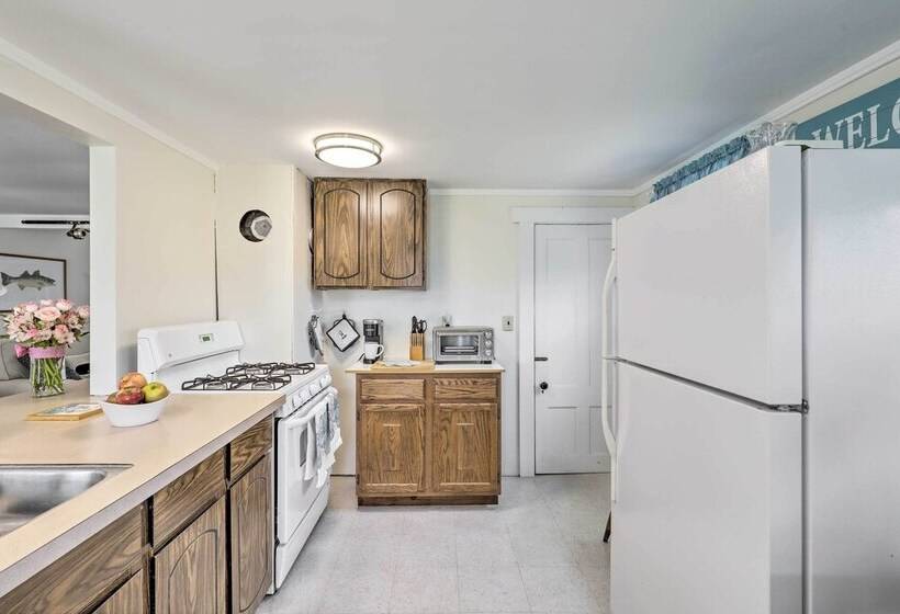 Plum Island Retreat ~ 1 Block Walk To Beach!