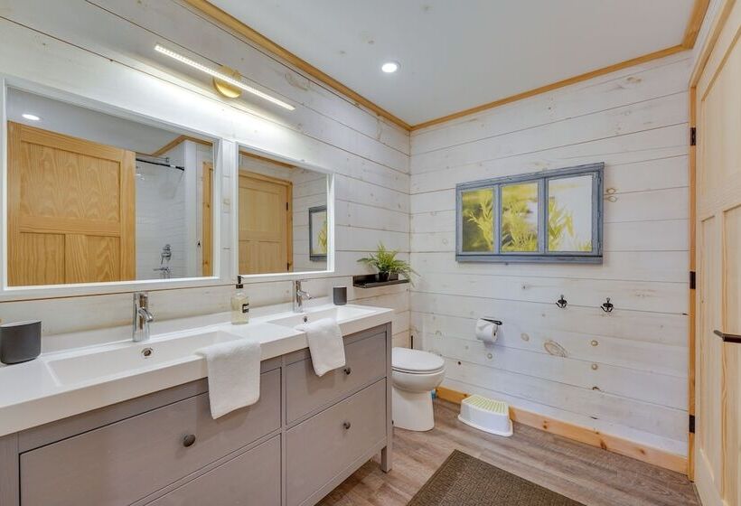 Orwell Cabin On Sunrise Lake W/ Private Dock & Bbq