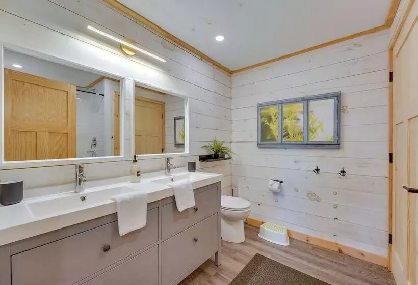 Orwell Cabin On Sunrise Lake W/ Private Dock & Bbq