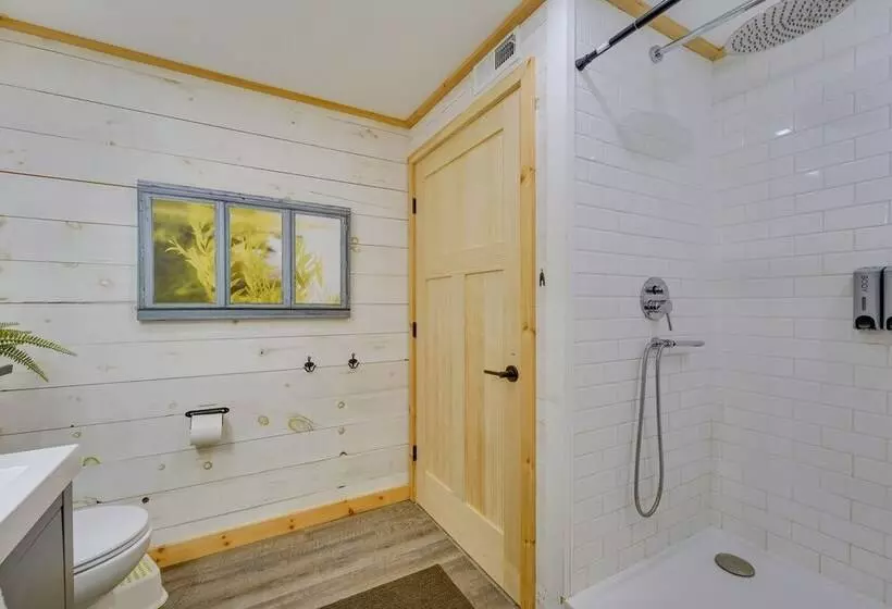 Orwell Cabin On Sunrise Lake W/ Private Dock & Bbq