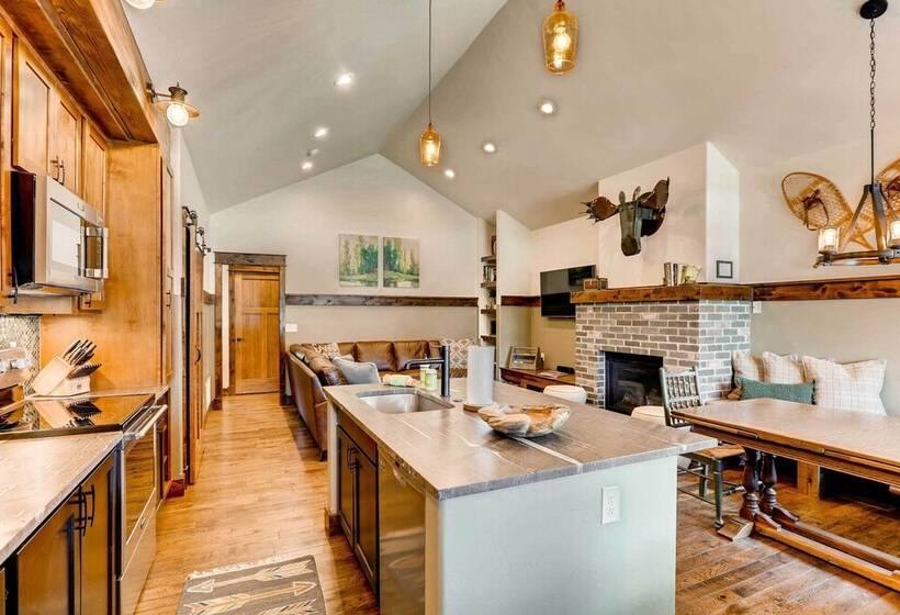 Dog Friendly Cabin In The Heart Of Grand Lake!