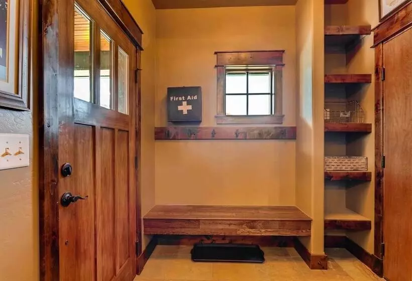 Dog Friendly Cabin In The Heart Of Grand Lake!