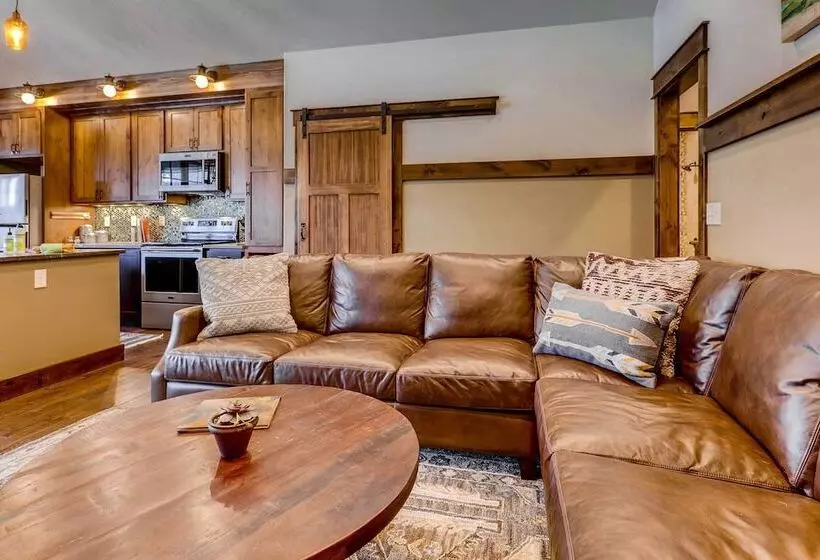 Dog Friendly Cabin In The Heart Of Grand Lake!