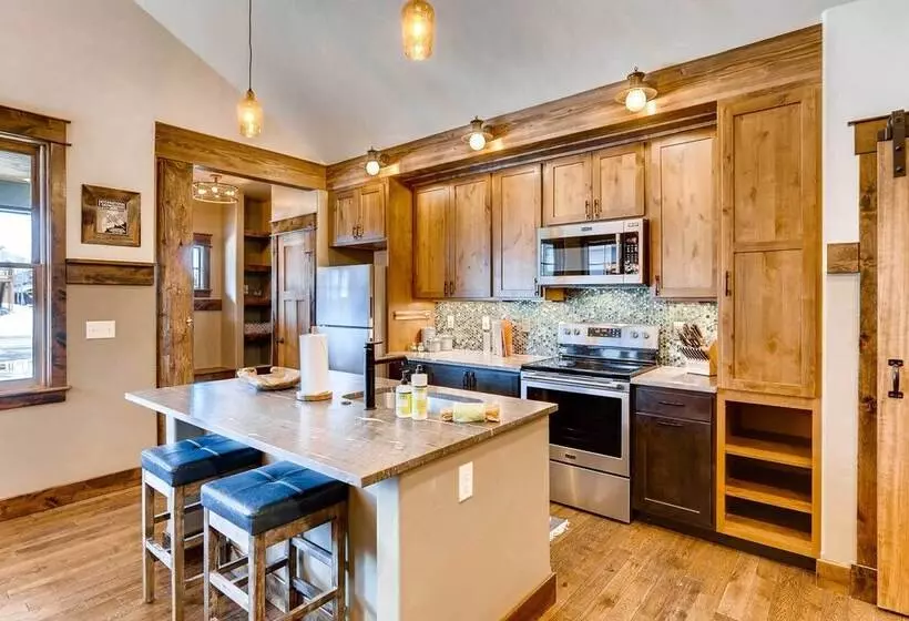 Dog Friendly Cabin In The Heart Of Grand Lake!