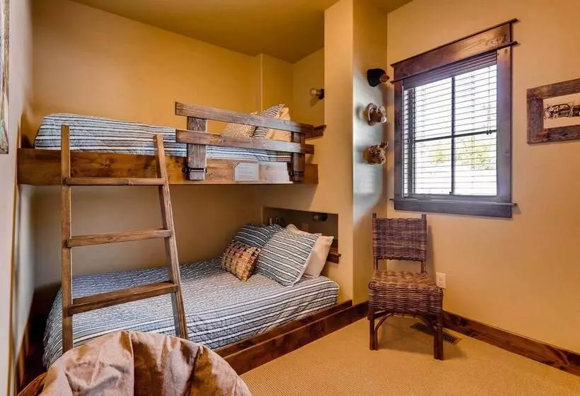 Dog Friendly Cabin In The Heart Of Grand Lake!