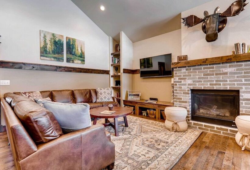 Dog Friendly Cabin In The Heart Of Grand Lake!