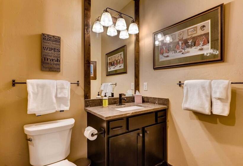 Dog Friendly Cabin In The Heart Of Grand Lake!