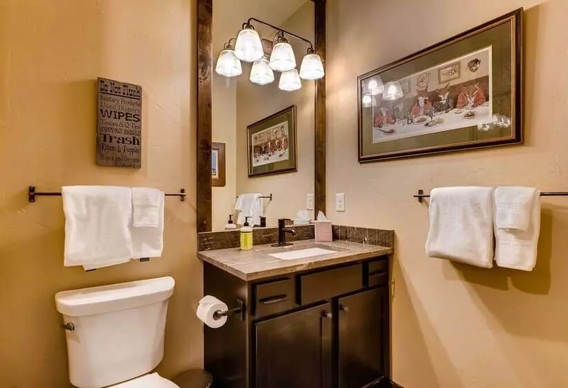 Dog Friendly Cabin In The Heart Of Grand Lake!