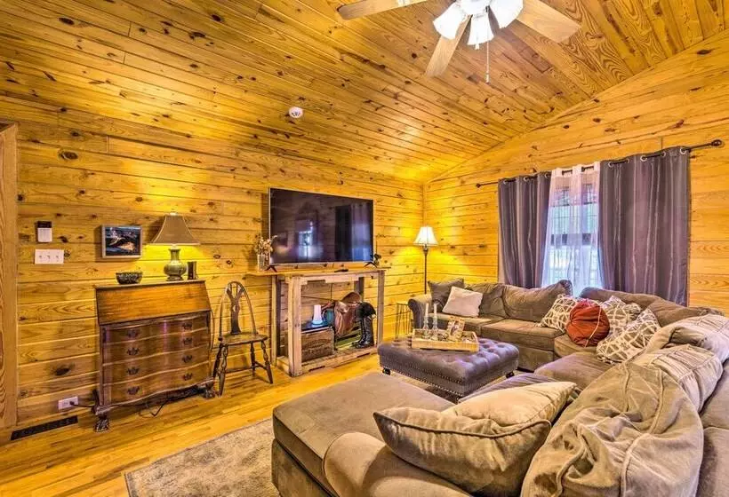 Pet Friendly Cabot Cabin W/ Fenced Yard!