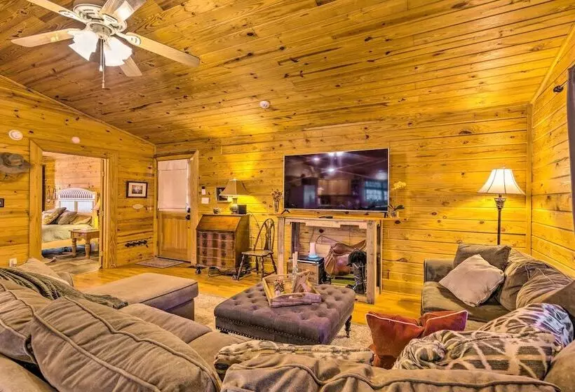 Pet Friendly Cabot Cabin W/ Fenced Yard!