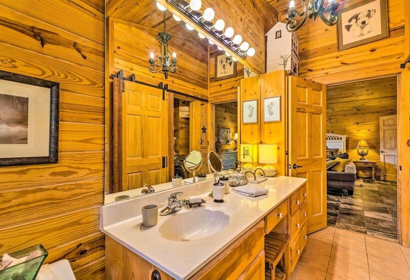 Pet Friendly Cabot Cabin W/ Fenced Yard!