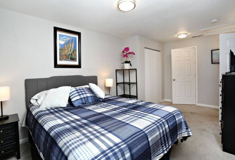 2 Mi To Dtwn: Home W/ Hot Tub In Denver!