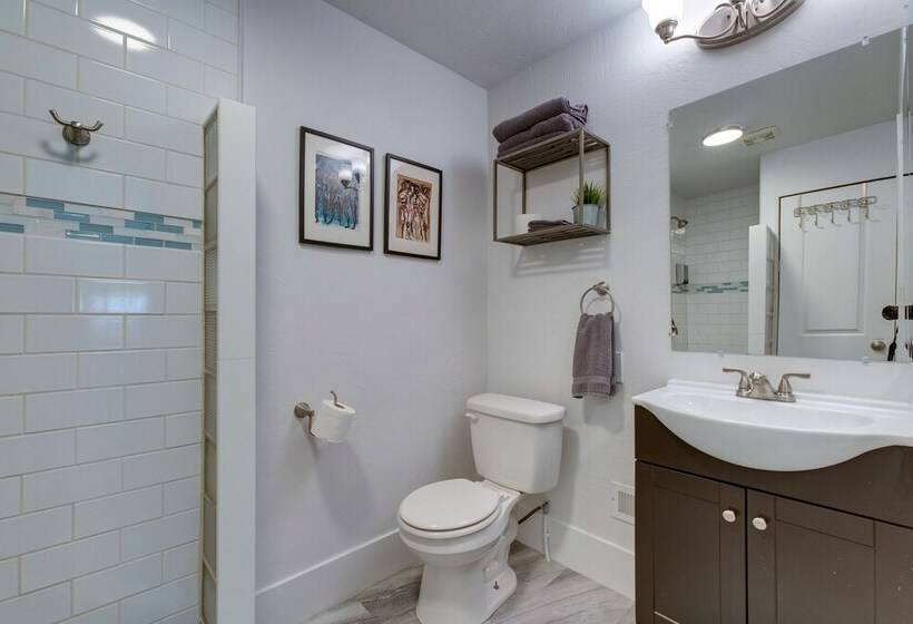 2 Mi To Dtwn: Home W/ Hot Tub In Denver!