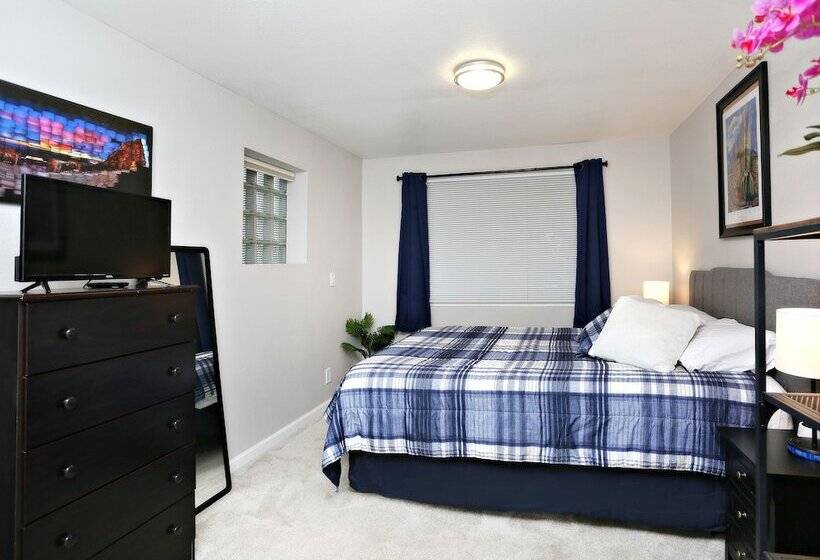 2 Mi To Dtwn: Home W/ Hot Tub In Denver!