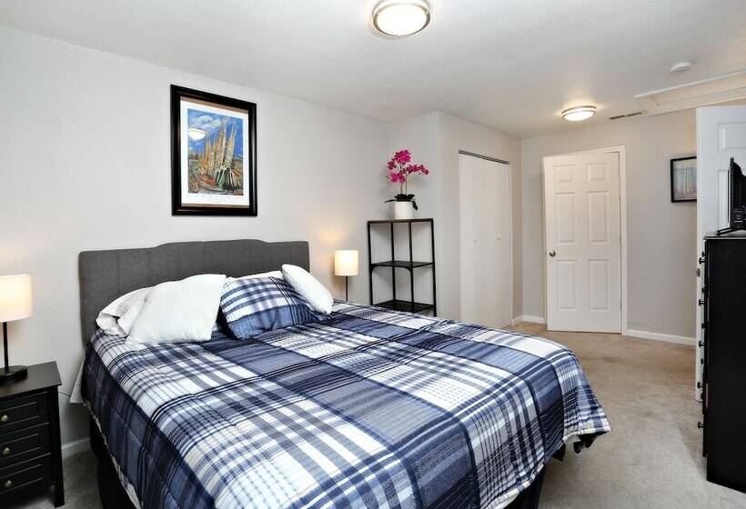 2 Mi To Dtwn: Home W/ Hot Tub In Denver!