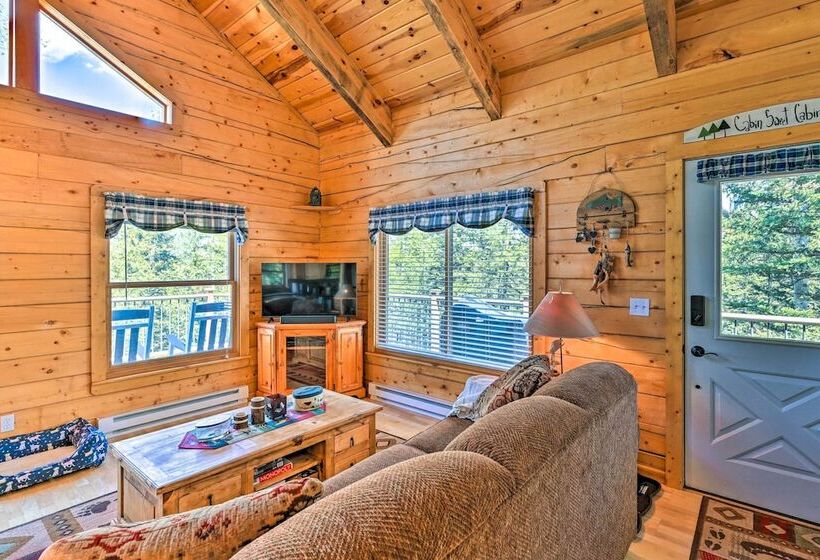 Peaceful Jefferson Cabin W/ Deck Pets Welcome!