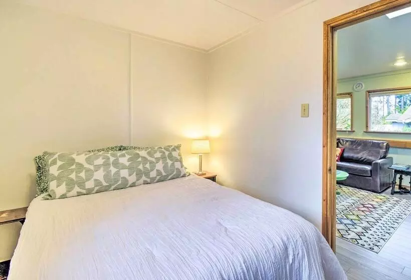 Port Angeles Abode W/ Yard & Guest House!