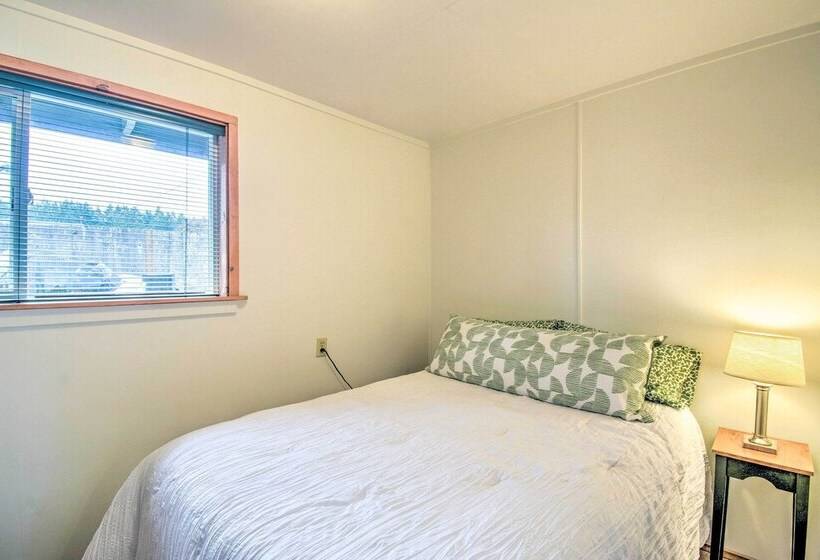 Port Angeles Abode W/ Yard & Guest House!