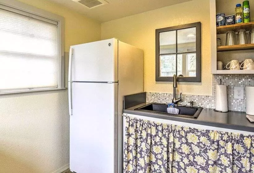 Port Angeles Abode W/ Yard & Guest House!