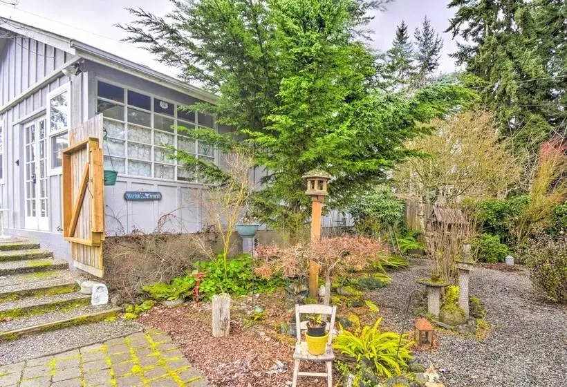 Port Angeles Abode W/ Yard & Guest House!