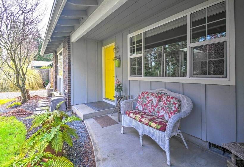 Port Angeles Abode W/ Yard & Guest House!