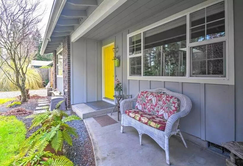 Port Angeles Abode W/ Yard & Guest House!