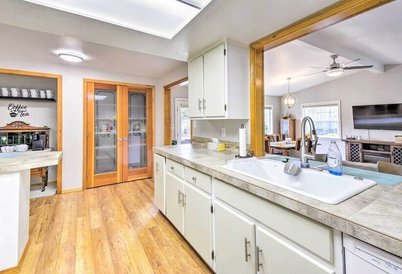 Port Angeles Abode W/ Yard & Guest House!