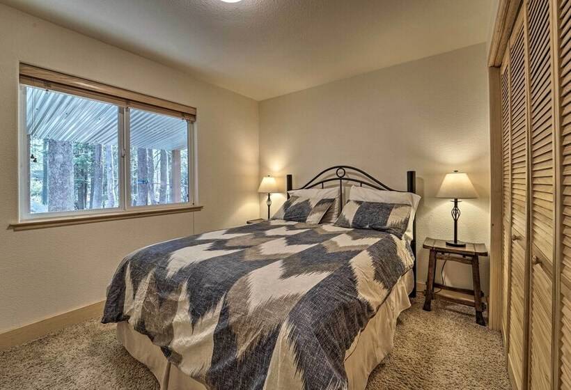 Soda Springs Cabin Near Donner Lake + Ski Resorts!